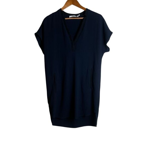 Astr the label navy short sleeve dress with black trims - Picture 1 of 8